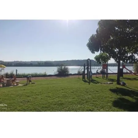 Mobil Place 26 Kamp alanı Villegusien-le-Lac